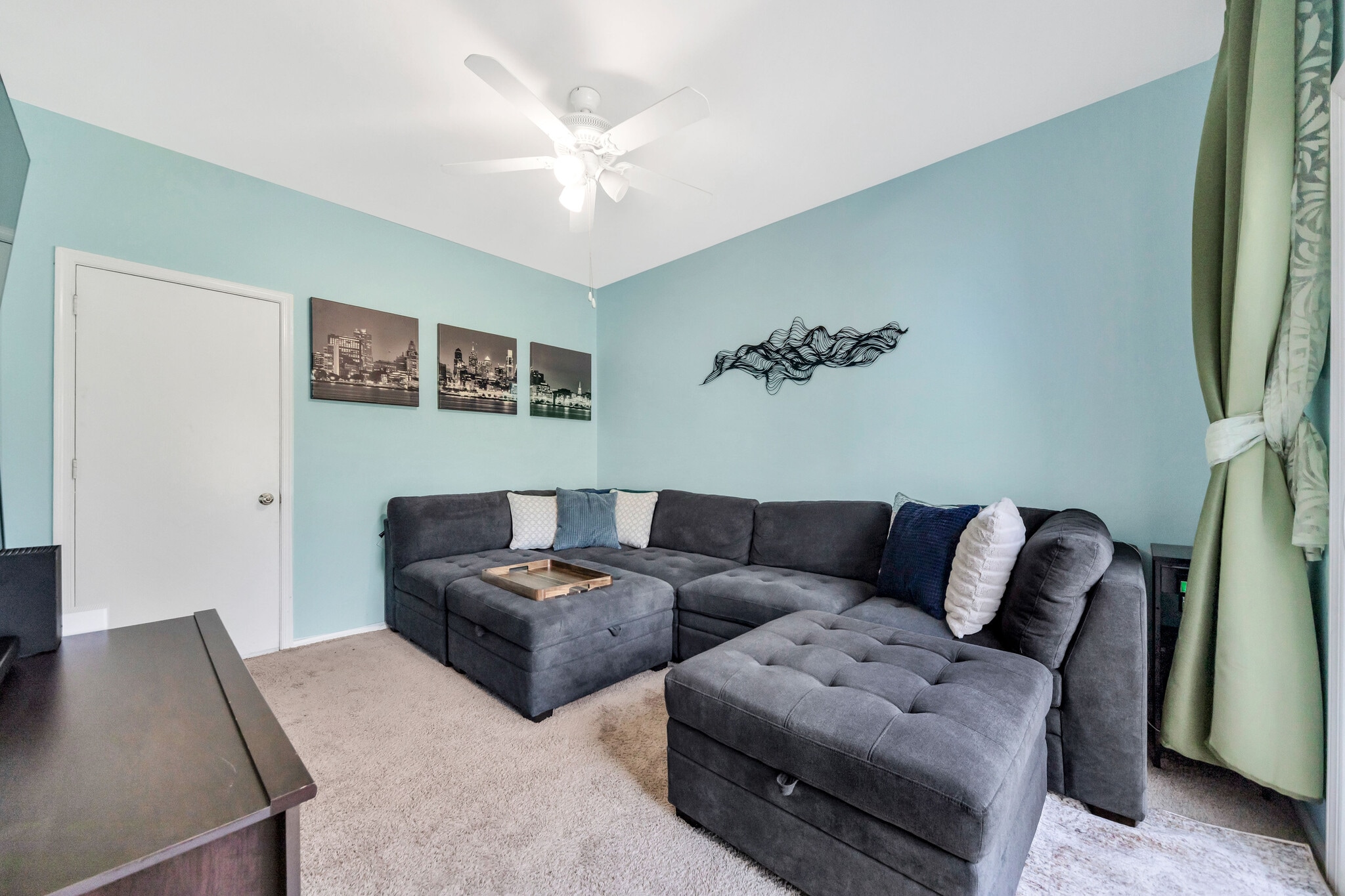 Flex bonus room (main level) - 37 Curry Ln