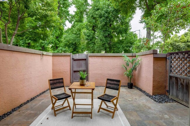 Building Photo - 4428 Del Valle Pkwy