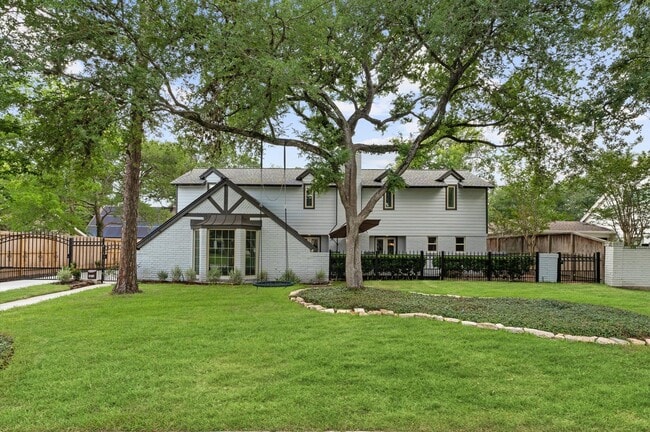 Building Photo - 10714 Deerwood Rd