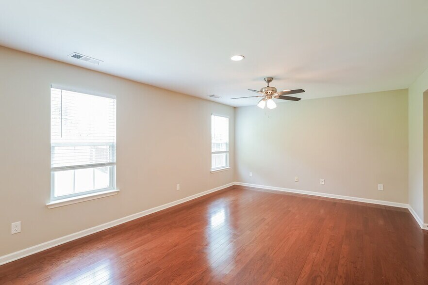 Building Photo - 408 Parmley Ln