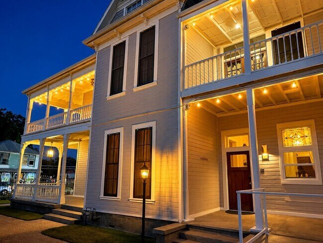 Building Photo - 1807 E Cesar Chavez St