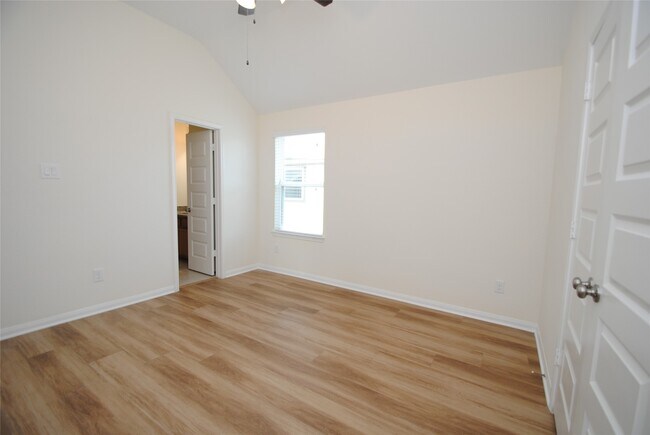 Building Photo - 26806 Skylark Blf Trl