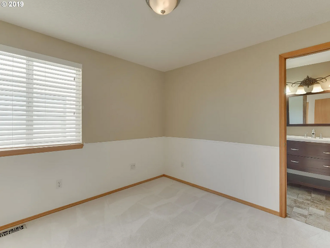 Building Photo - 16067 SW Dewberry Ln
