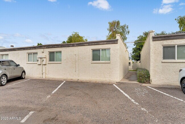 Building Photo - 3626 N 37th St