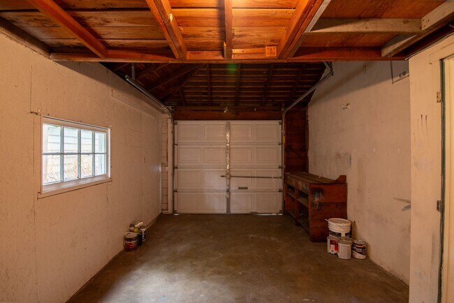 Building Photo - Single-level Home Near Salem's revitalized downtown