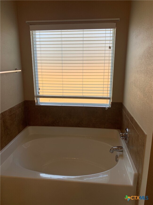 Building Photo - 1113 Branchwood Way