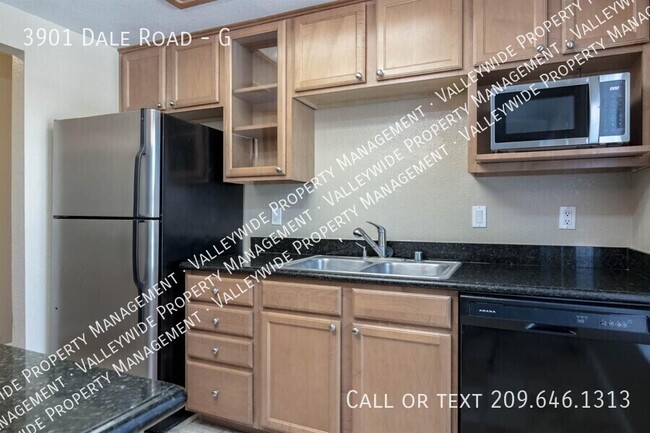 Building Photo - Modesto 2 Bedroom 2 Bath Condo "Parkview V...