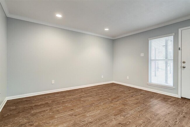 Building Photo - 835 Heights Blvd