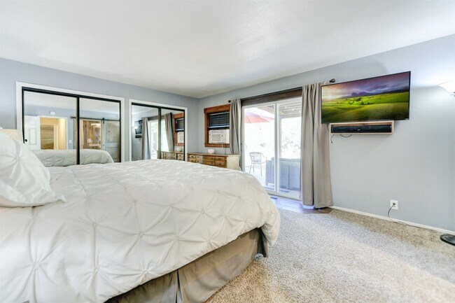 Building Photo - 2 Bedroom Home Tucked away in the Sierras