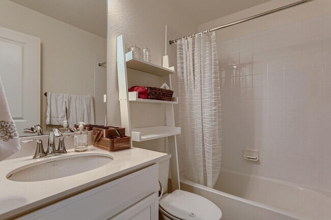 Building Photo - Stunning Newer-Built Home in Desirable Pal...