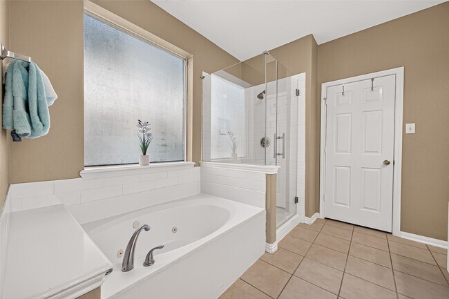 Building Photo - 2710 Five Oaks Dr