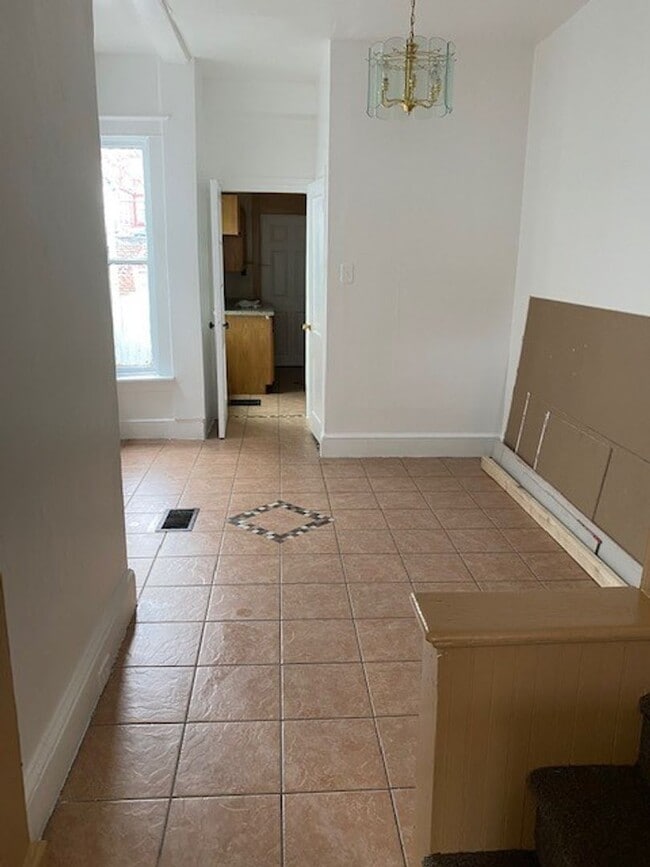 Building Photo - 3 BEDROOM HOUSE FOR RENT