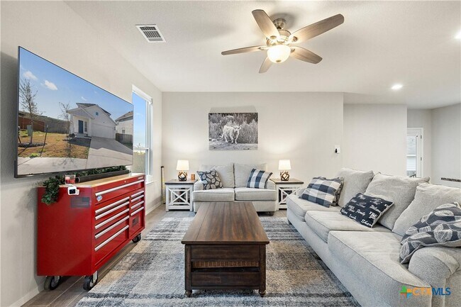 Building Photo - 408 Black Opal Dr