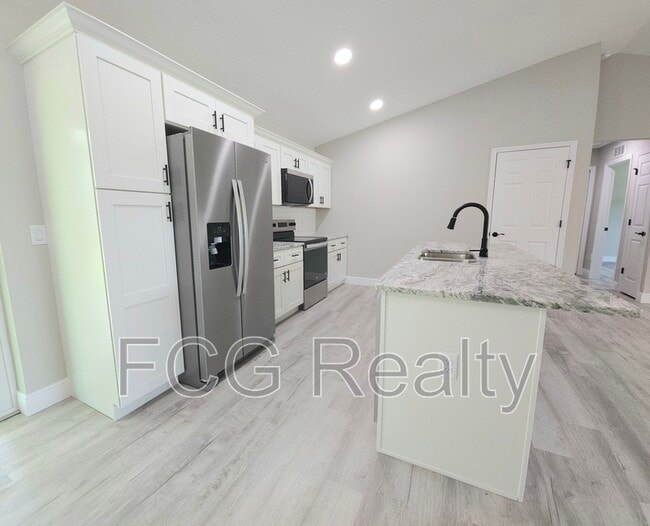 Building Photo - 9412 N Pineview Way