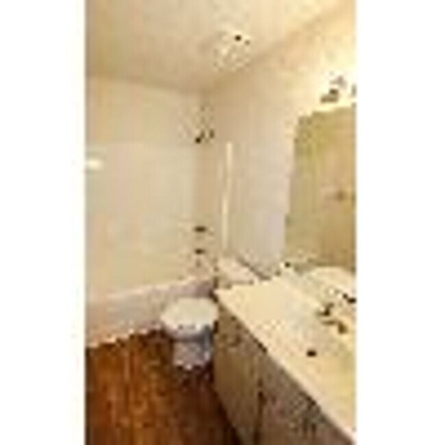 Building Photo - 8100 E Lakeshore Dr