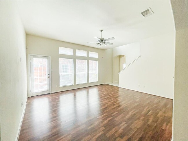 Building Photo - 10940 Chazenwood Dr