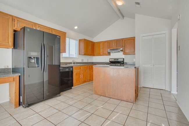 Building Photo - 9805 Briar Ridge Dr