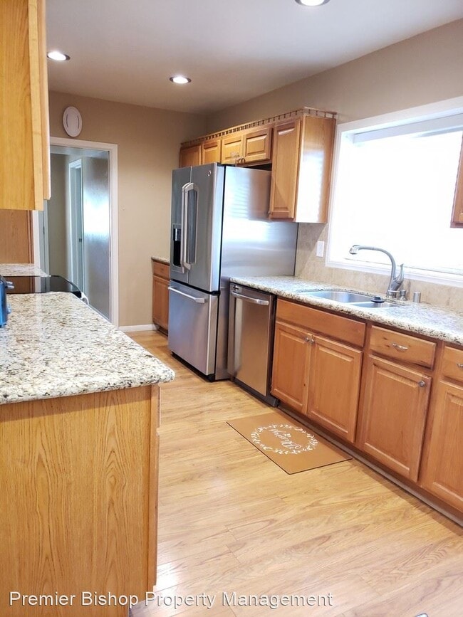 Building Photo - 3 br, 2 bath House - 2750 Highland