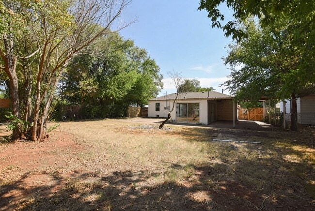Building Photo - 4405 SE 40th St