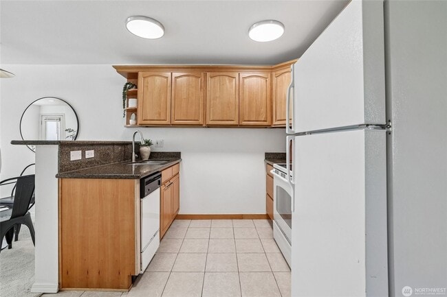 Building Photo - 5624 Roosevelt Way NE