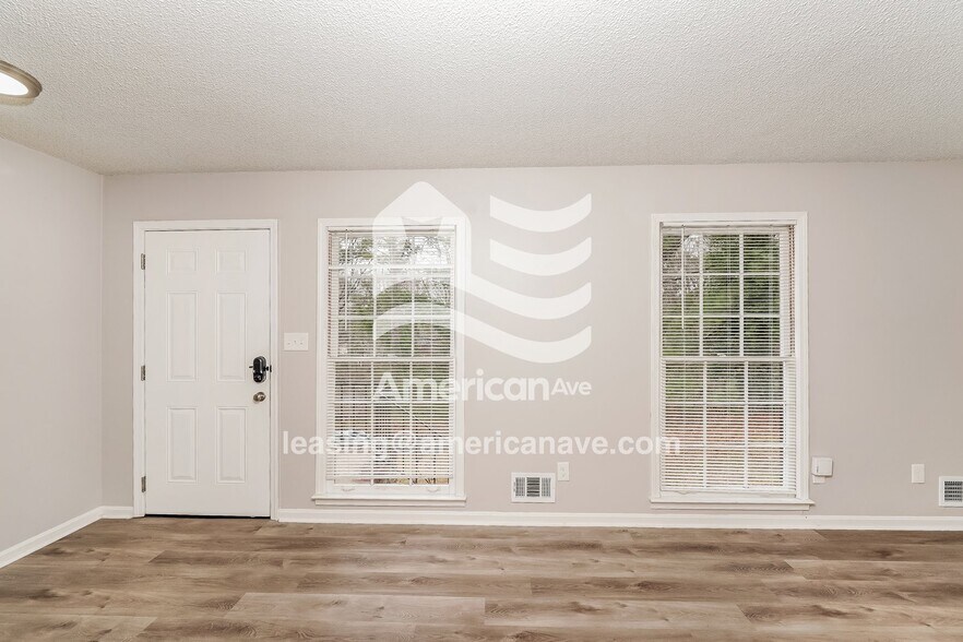 Building Photo - 1657 Azalea Dr
