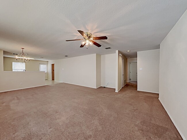 Building Photo - 724 Poncho Ln