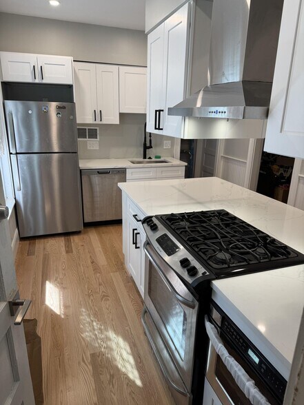 Building Photo - 59 Hawthorne St