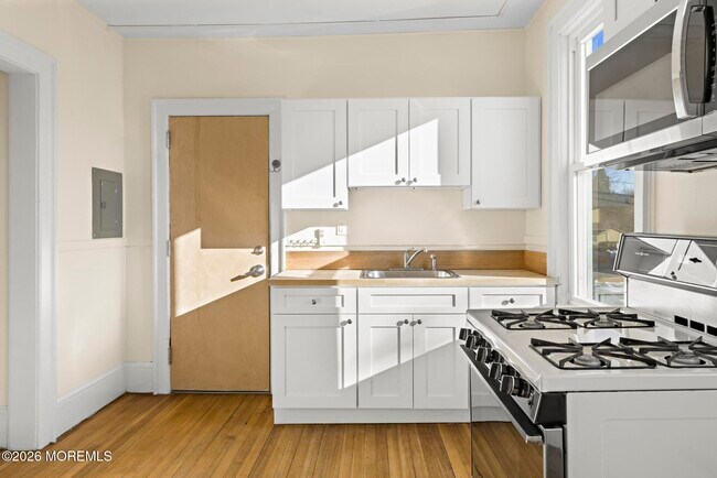 Building Photo - 98 First Ave