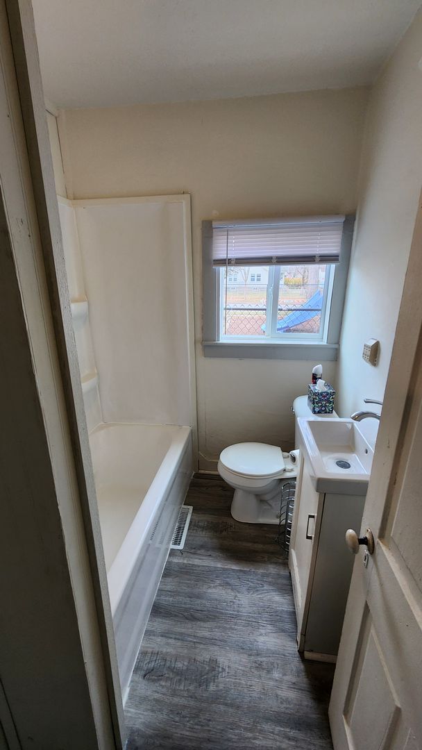 Building Photo - Updated North Side Home