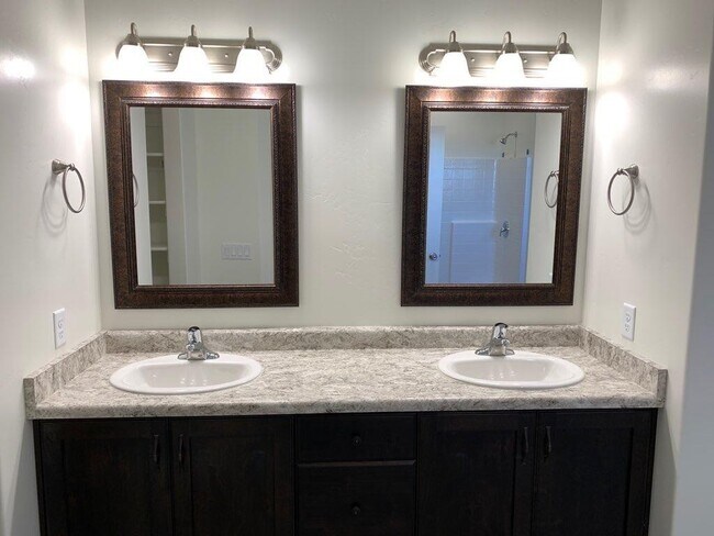 Building Photo - 4 Bedroom Home With RV Parking