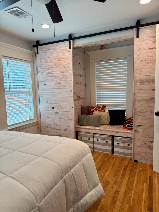 Building Photo - 1406 Edwards St