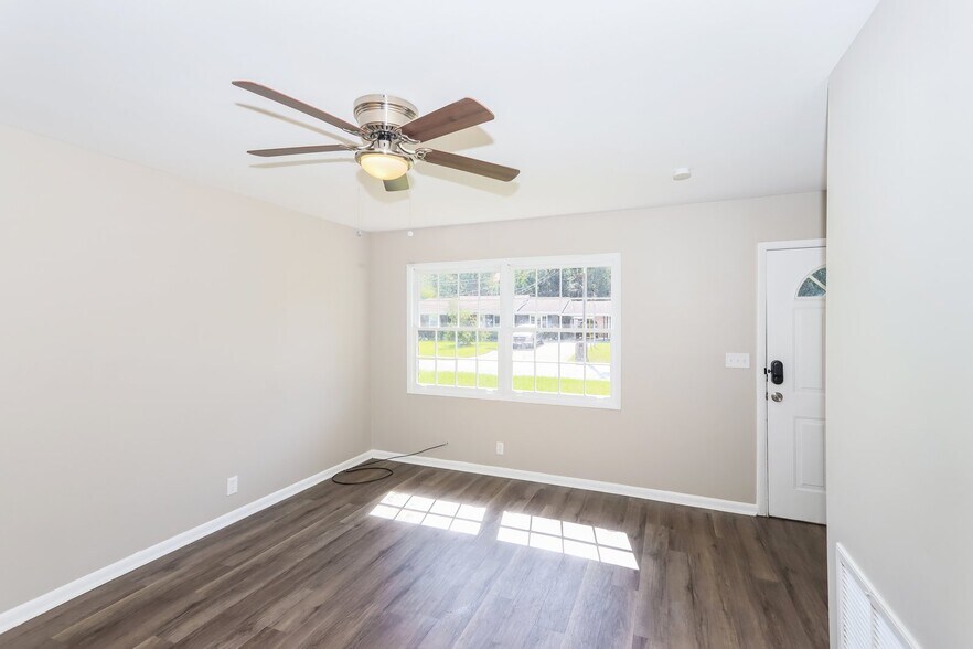 Building Photo - 106 Kingsnoll Dr