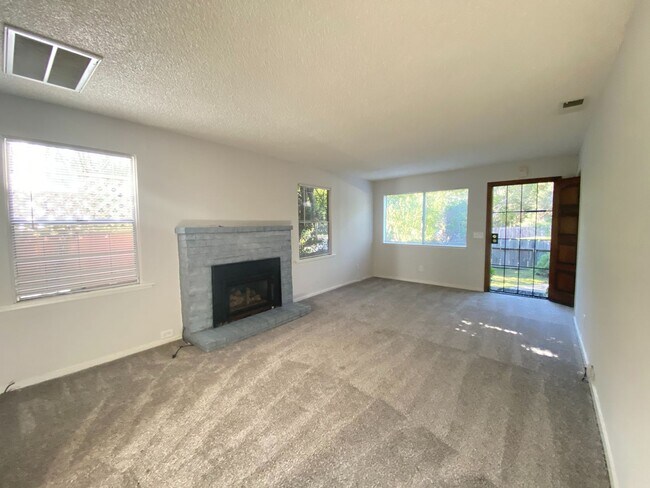 Building Photo - Updated 3-bedroom, 2-bath home in PG!