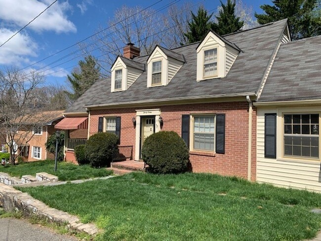 Building Photo - Single Family Located in a Quiet Residential Neighborhood