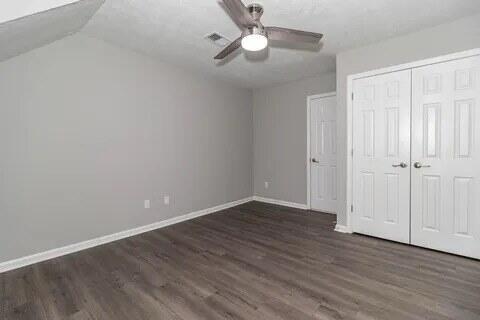 Building Photo - 305 Hazelnut Dr