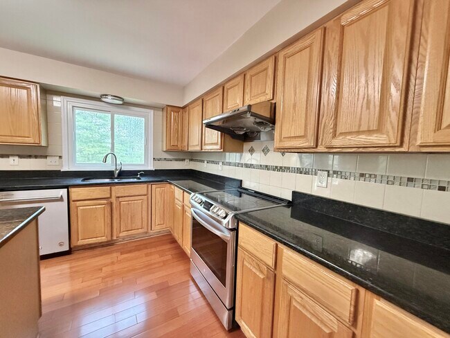 Building Photo - 2636 Shefman Terrace