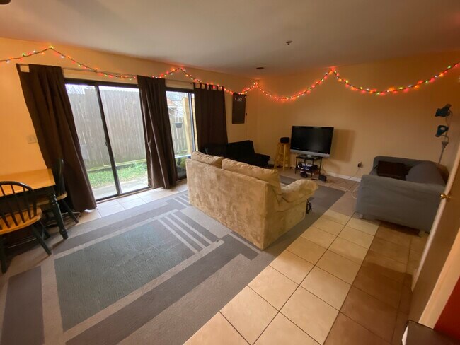 Family Room - 668 E Buchtel Ave