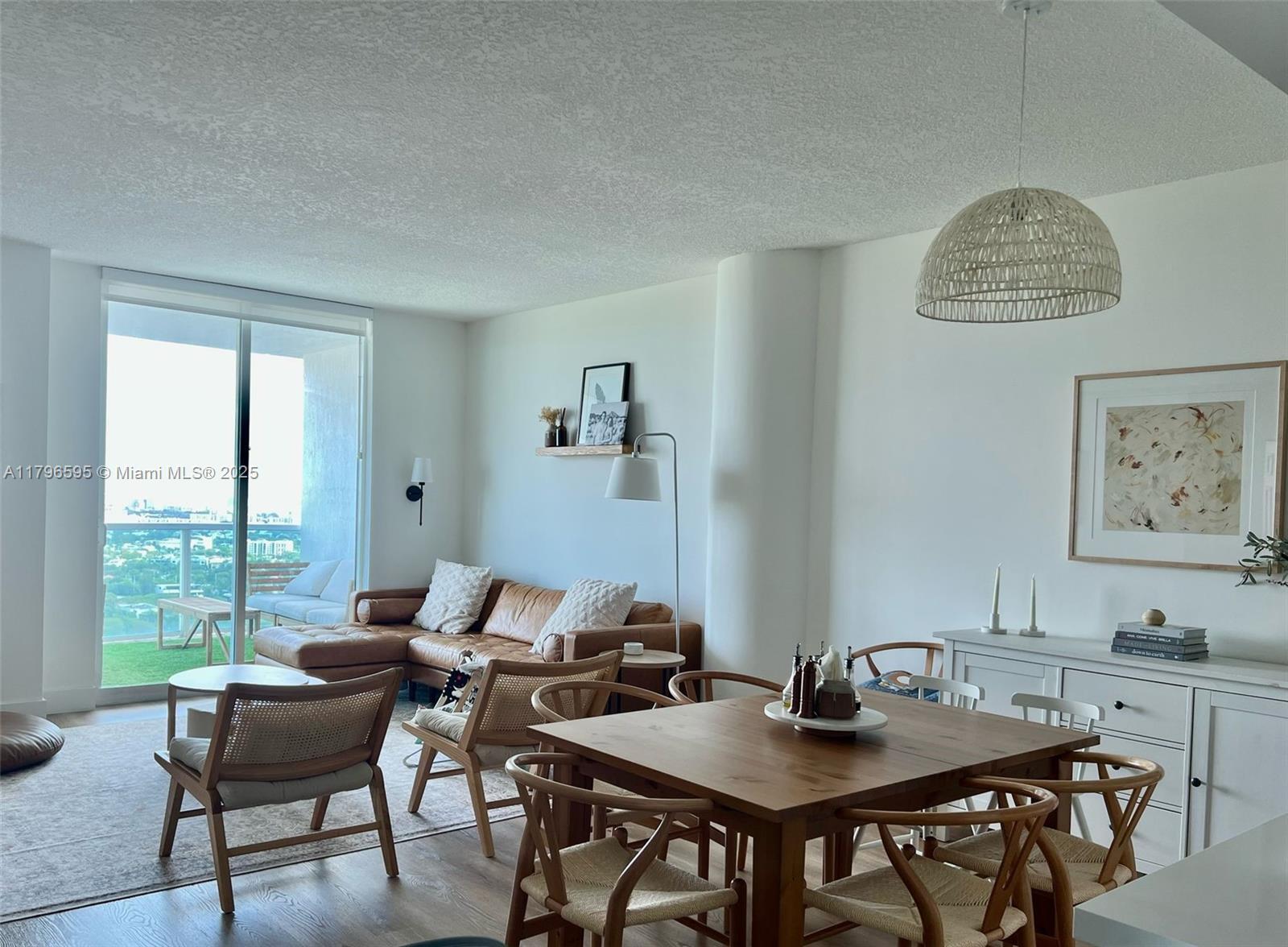 Building Photo - 2101 Brickell Ave