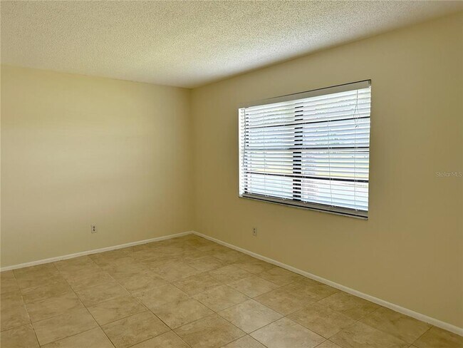 Building Photo - 7050 Fairway Bend Ln