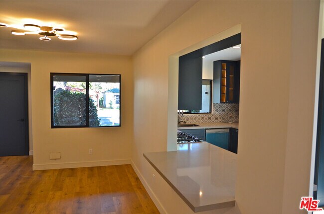 Building Photo - 3116 W 81st St