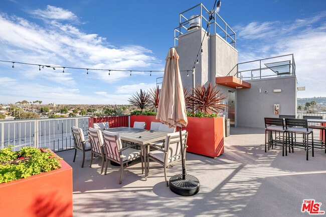 Building Photo - 3567 Chesapeake Ave