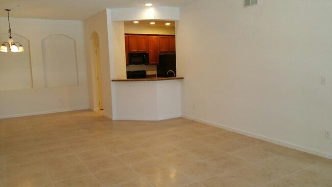 Building Photo - 3000 Laurel Park Ln