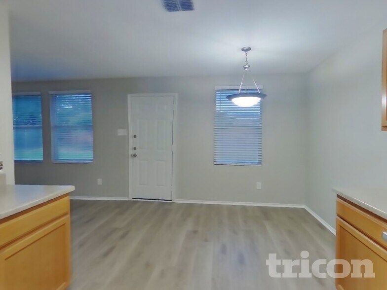 Building Photo - 1405 Englewood Dr