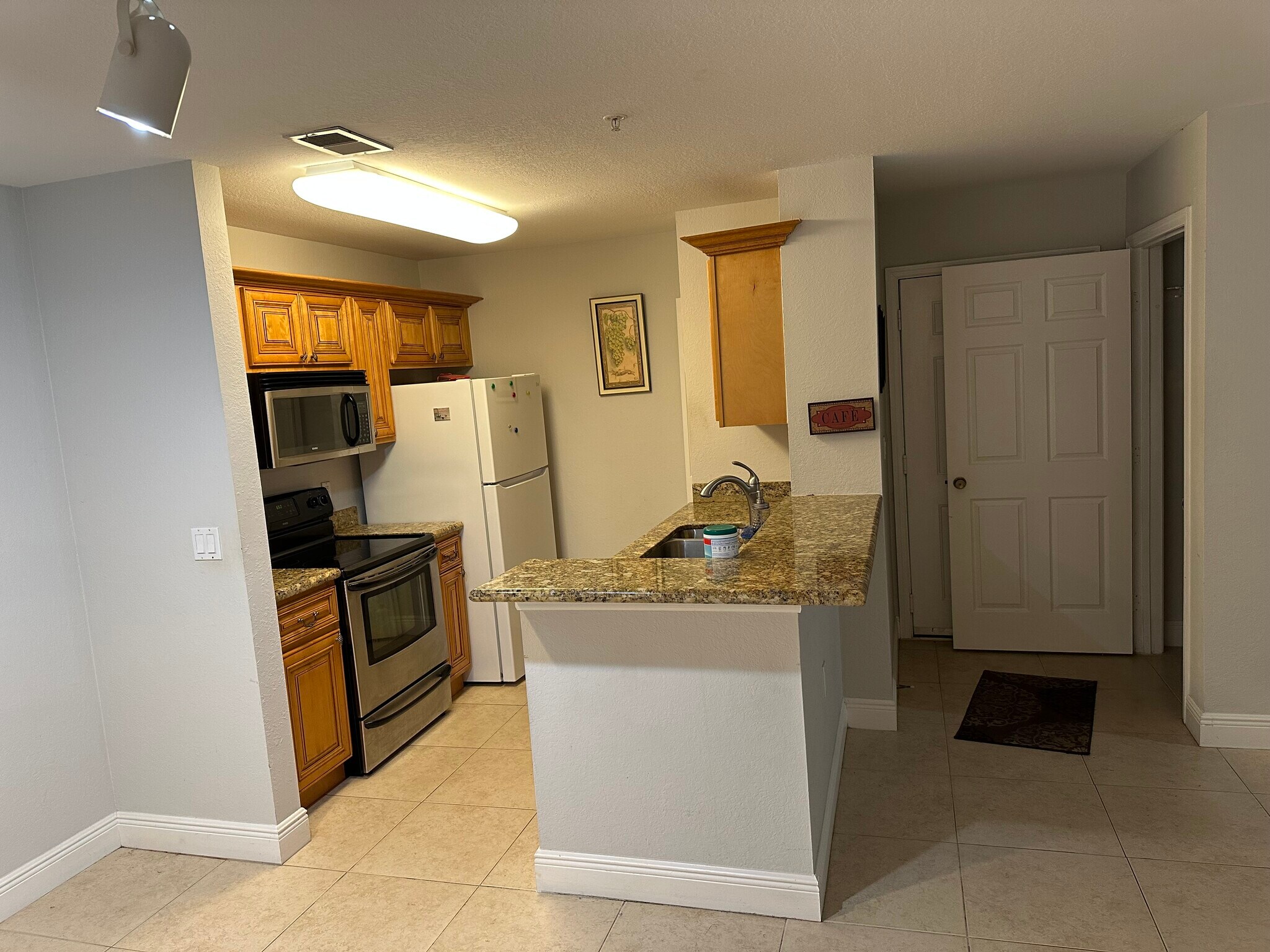 Kitchen - 7405 Vista Way