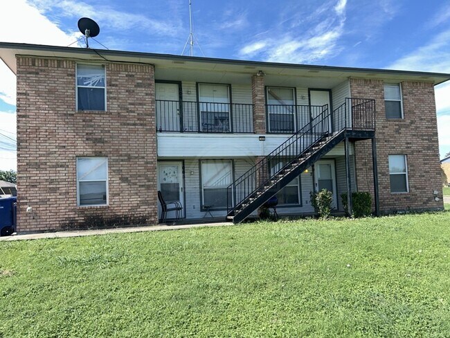 Primary Photo - 1011 Industrial Ave