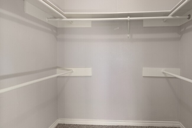 Building Photo - 15535 Evergreen Pl Dr