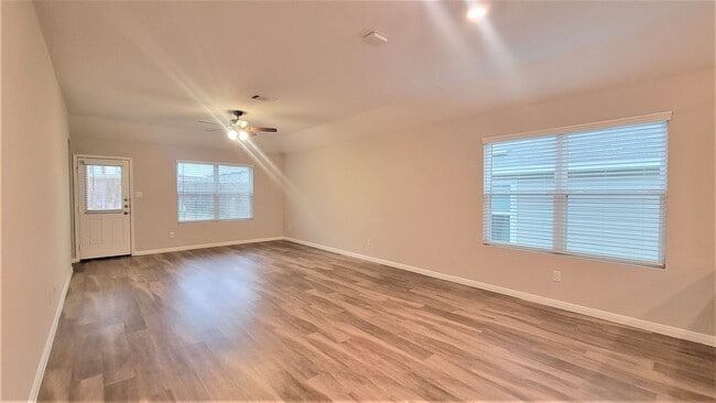 Building Photo - 3/2 in VOSS FARMS