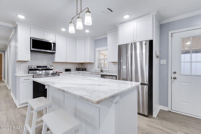 Building Photo - 4444 Main Hwy