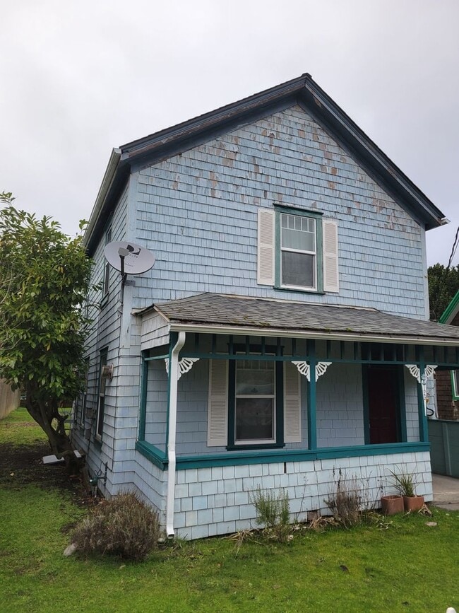 Building Photo - 3 Bedroom, 1 Bath Uptown Victorian Port To...