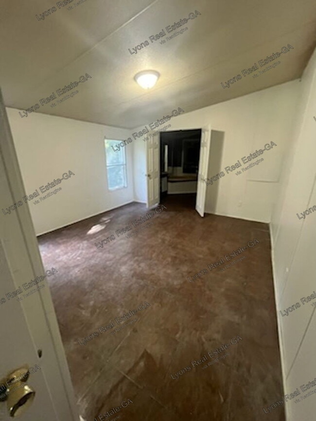 Building Photo - 906 Pleasantdale Cir